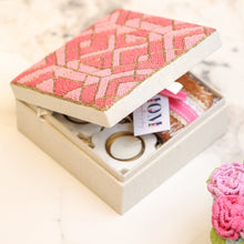 Load image into Gallery viewer, mothers day gift box