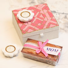 Load image into Gallery viewer, mothers day gift box
