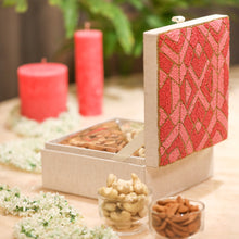 Load image into Gallery viewer, BEADED BOX LATTICE PINK