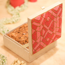 Load image into Gallery viewer, BEADED BOX LATTICE PINK