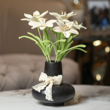 Load image into Gallery viewer, crochet lily