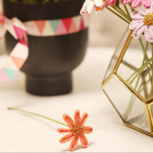 Load image into Gallery viewer, crochet daisy flower