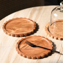 Load image into Gallery viewer, Scallop Plates