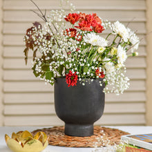 Load image into Gallery viewer, Black Pottery Planter
