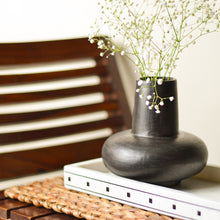 Load image into Gallery viewer, Black Pottery Vase