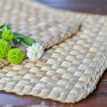 Load image into Gallery viewer, Checkered Table Mat Set