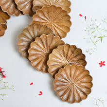 Load image into Gallery viewer, wooden flower plate