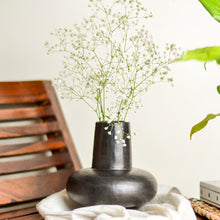 Load image into Gallery viewer, Black Pottery Vase