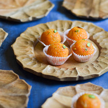 Load image into Gallery viewer, Wooden Sunflower Plate