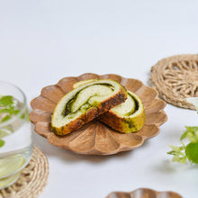Load image into Gallery viewer, Daisy Plate