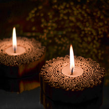 Load image into Gallery viewer, Wreath Carved Block Tealight