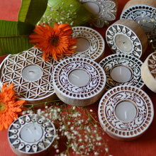 Load image into Gallery viewer, Round Carved Block Tealight