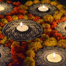 Load image into Gallery viewer, Round Carved Block Tealight