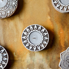 Load image into Gallery viewer, Round Carved Block Tealight