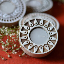 Load image into Gallery viewer, Round Carved Block Tealight