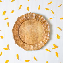 Load image into Gallery viewer, Wooden Sunflower Plate