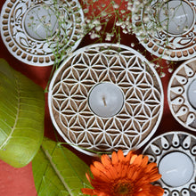 Load image into Gallery viewer, Round Carved Block Tealight