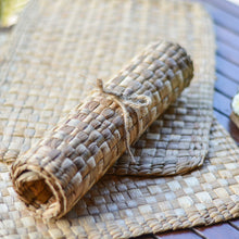 Load image into Gallery viewer, Checkered Table Mat Set