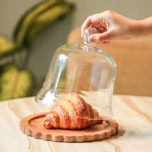 Load image into Gallery viewer, cake platter with scallop edges
