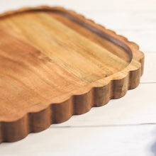 Load image into Gallery viewer, Wooden cutting board with scalloped edge
