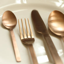 Load image into Gallery viewer, Elegant Stainless Steel Cutlery Set
