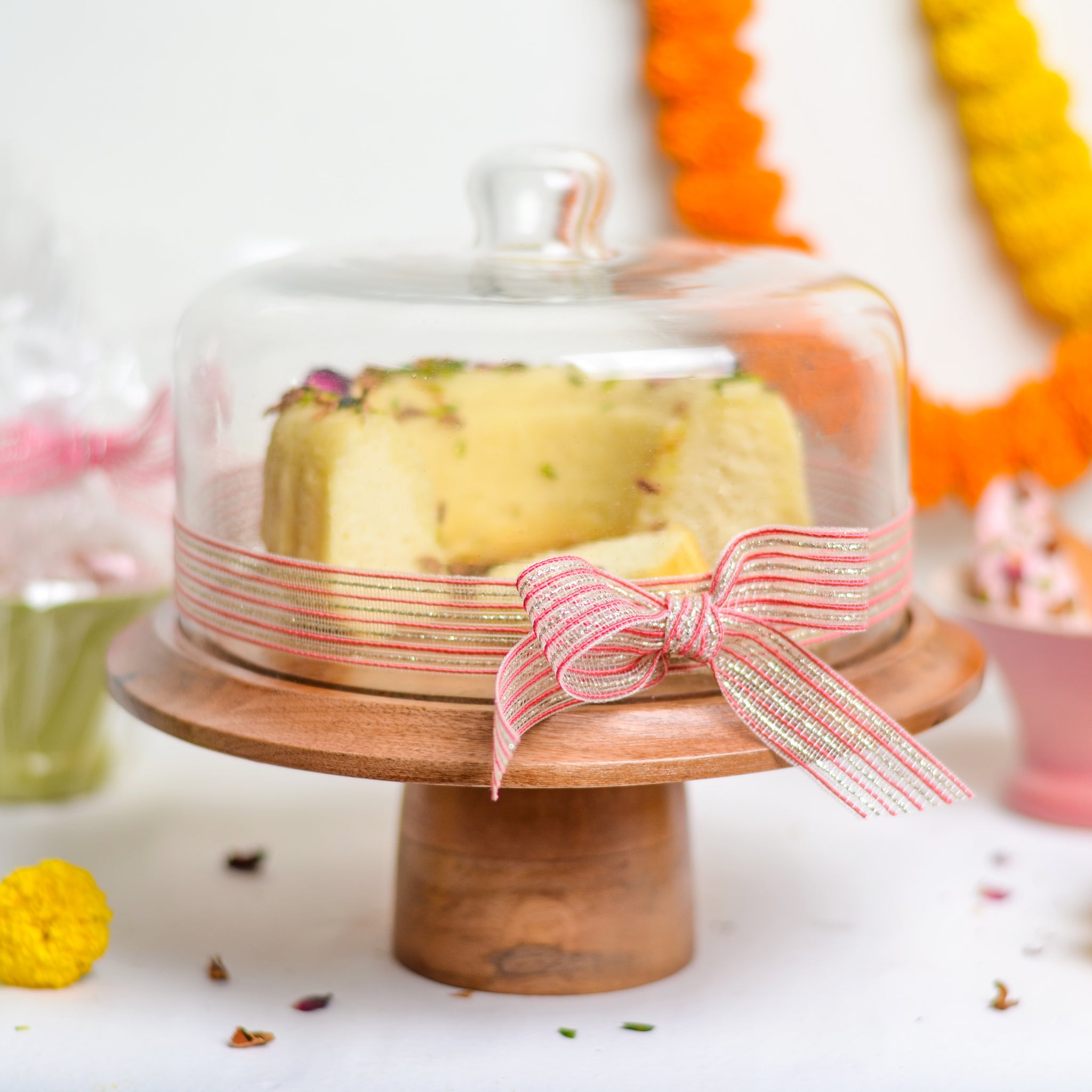 Cloche Cake Stand Wooden Cake Display with Glass Cloche