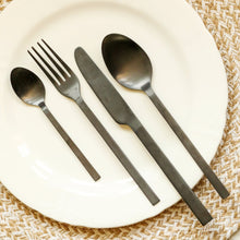 Load image into Gallery viewer, cutlery set black

