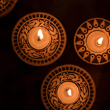 Load image into Gallery viewer, Round Carved Block Tealight
